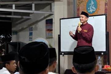 Pondok Pesantren Modern Hasan Munahir Jati, Karangan, Trenggalek menggelar kegiatan Workshop “Qiblat = Quantum Arti Bacaan Sholat”