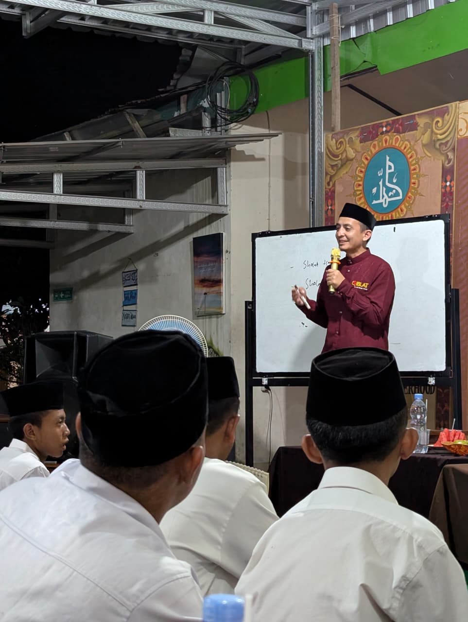Pondok Pesantren Modern Hasan Munahir Jati, Karangan, Trenggalek menggelar kegiatan Workshop “Qiblat = Quantum Arti Bacaan Sholat”