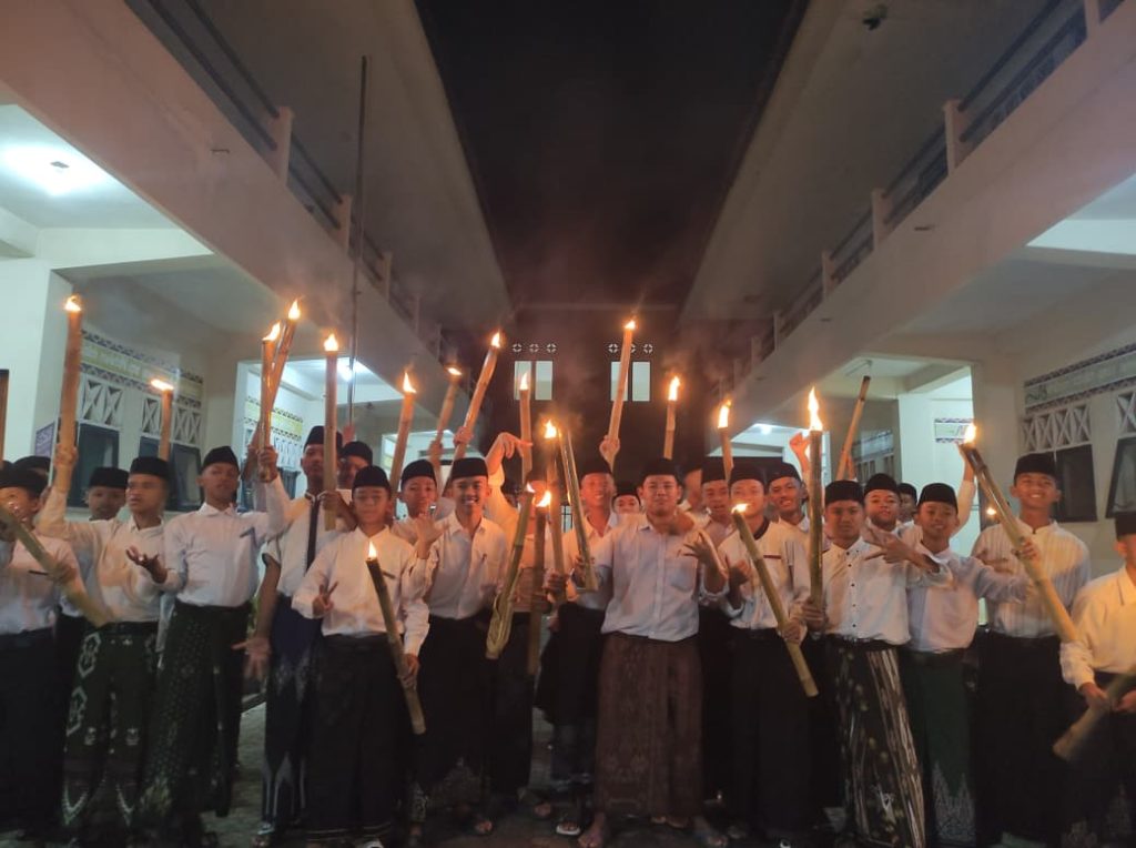 Semarak Takbir Obor Warnai Malam Iduladha di Jati Karangan Trenggalek