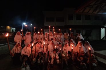 Semarak Takbir Obor Warnai Malam Iduladha di Jati Karangan Trenggalek